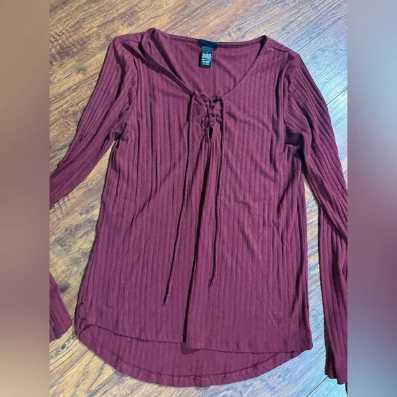 2 women’s size L long sleeve tops - Picture 2 of 5